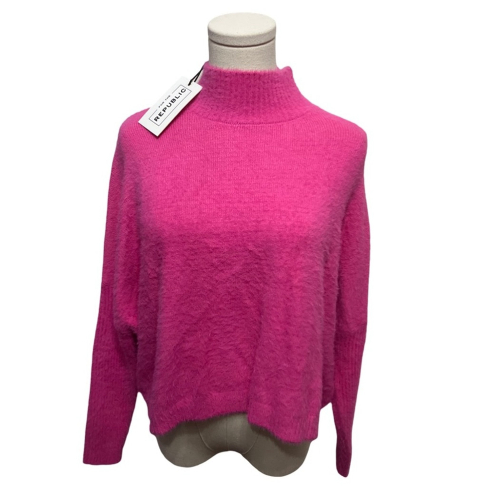 NWT For the Republic crop, soft fuzzy pink sweater - size M